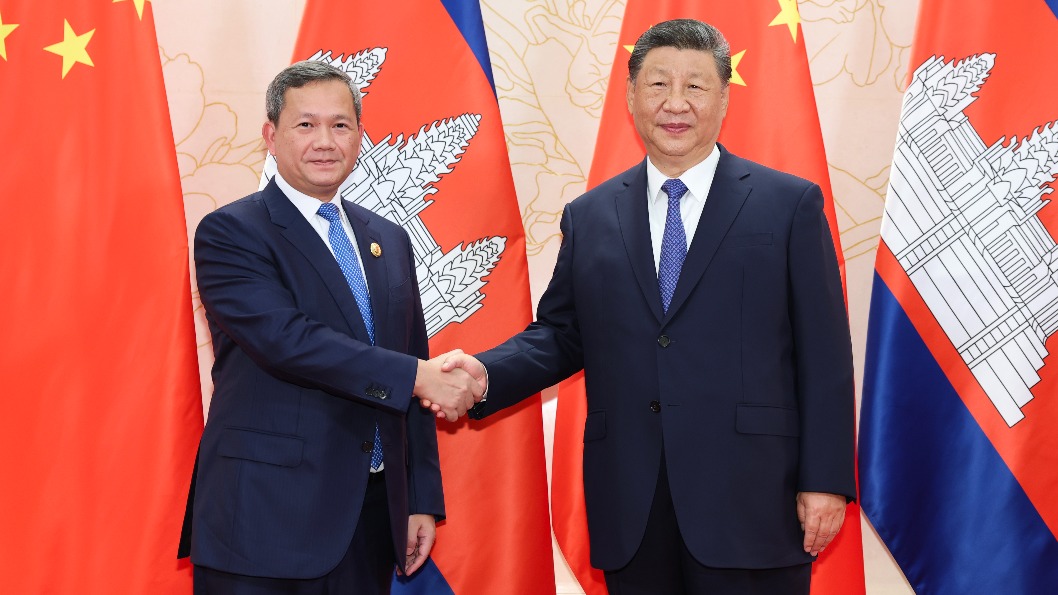 Xi meets Cambodian prime minister