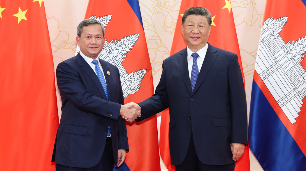 Xi meets Cambodian prime minister